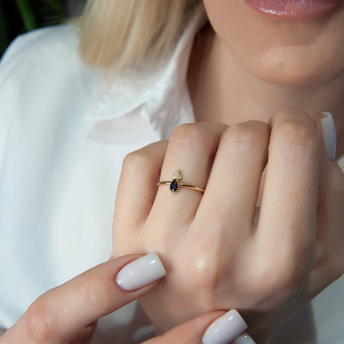 Elegant 14K Gold Ring with Sapphire Teardrop & Diamond Cluster