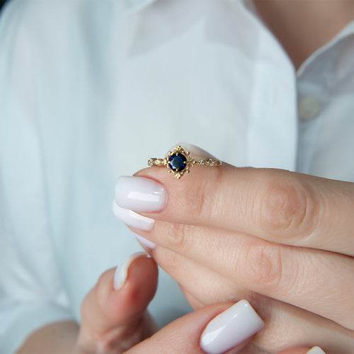 Exquisite Gold Ring with Round Blue Sapphire and Elegant Floral Design
