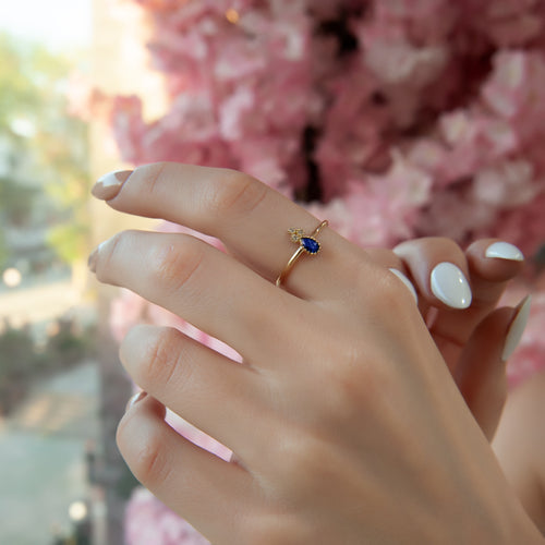 Elegant 14K Gold Ring with Sapphire Teardrop & Diamond Cluster