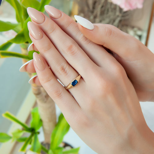 Elegant 14K Gold Sapphire Ring with Rectangular Blue Gemstone