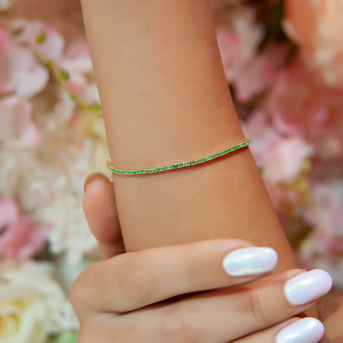 14K Gold Natural Emerald Color Tennis Bracelet