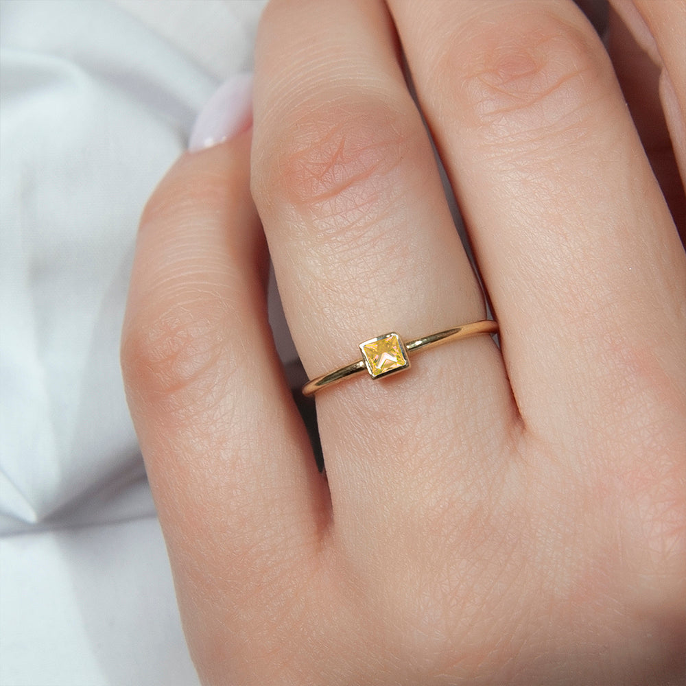14K Gold Citrine Solitaire Ring