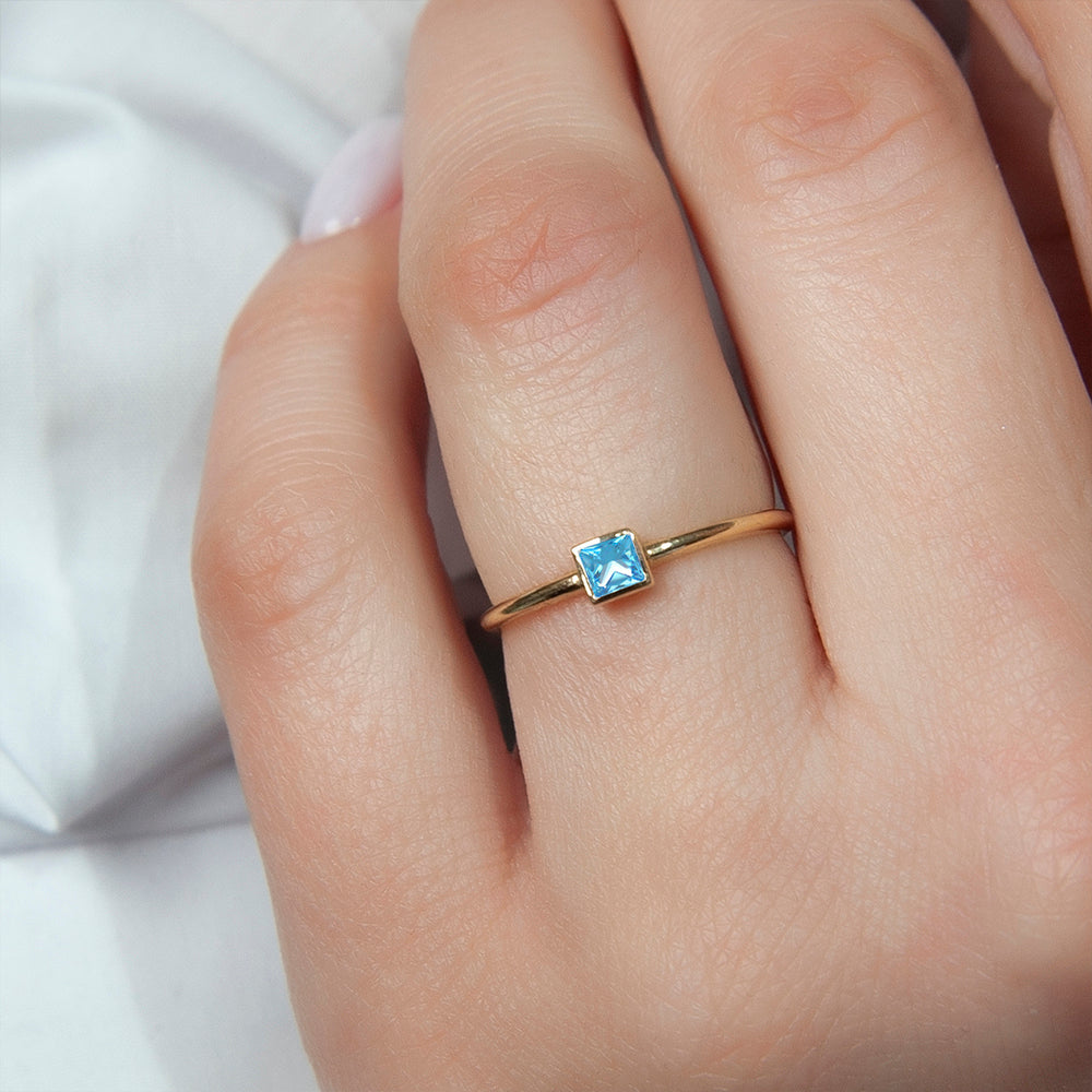 14K Gold Aquamarine Solitaire Ring