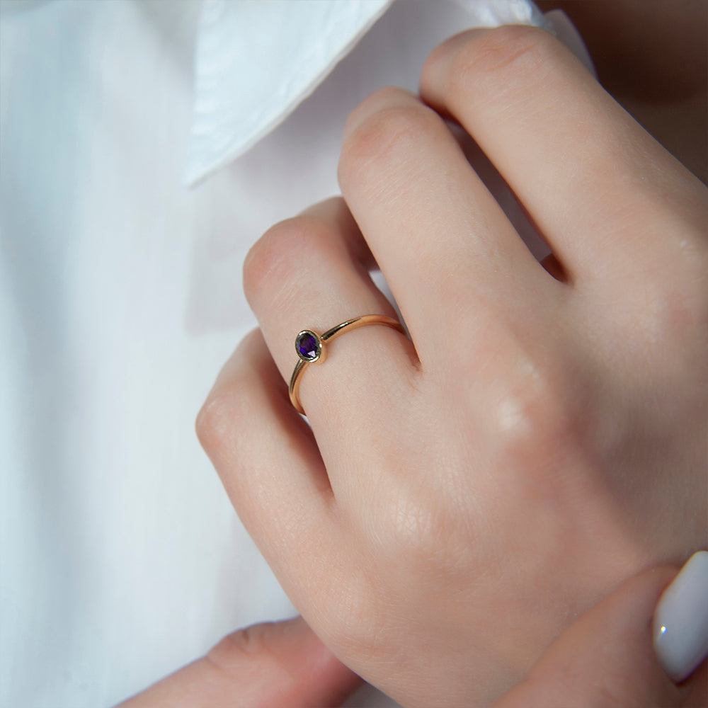 14K Gold Oval Amethyst Solitaire Ring