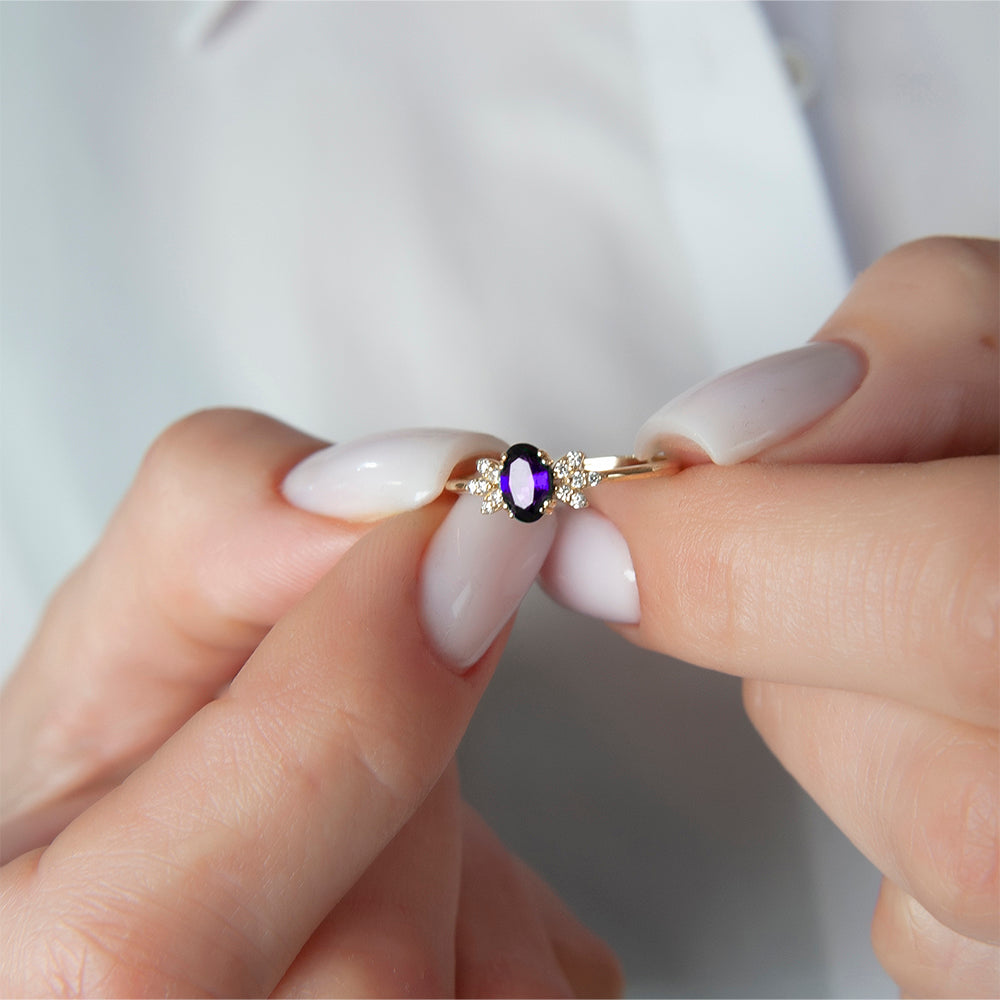 14K Gold Oval Amethyst Ring / Birthday Gift