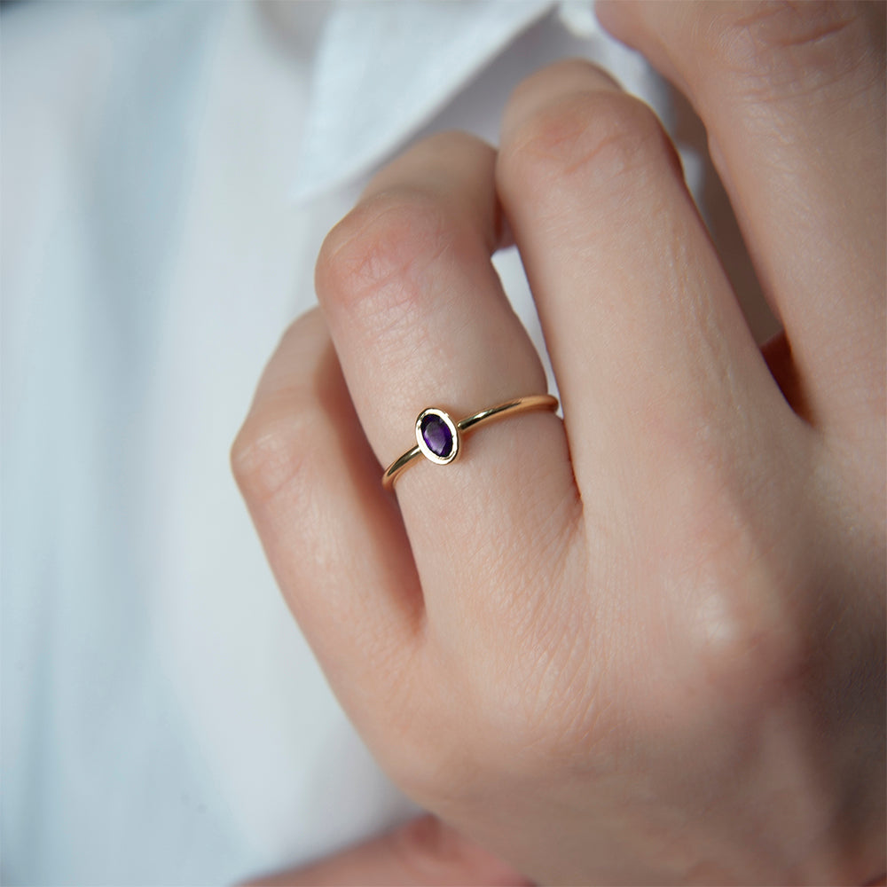 14K Gold Oval Amethyst Solitaire Ring