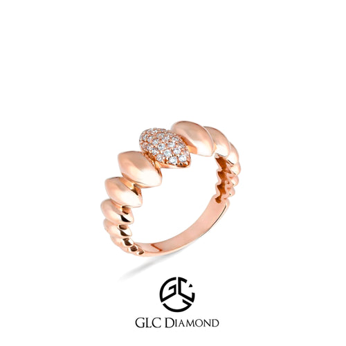 Stunning 14K Gold Marquise Design Diamond Ring