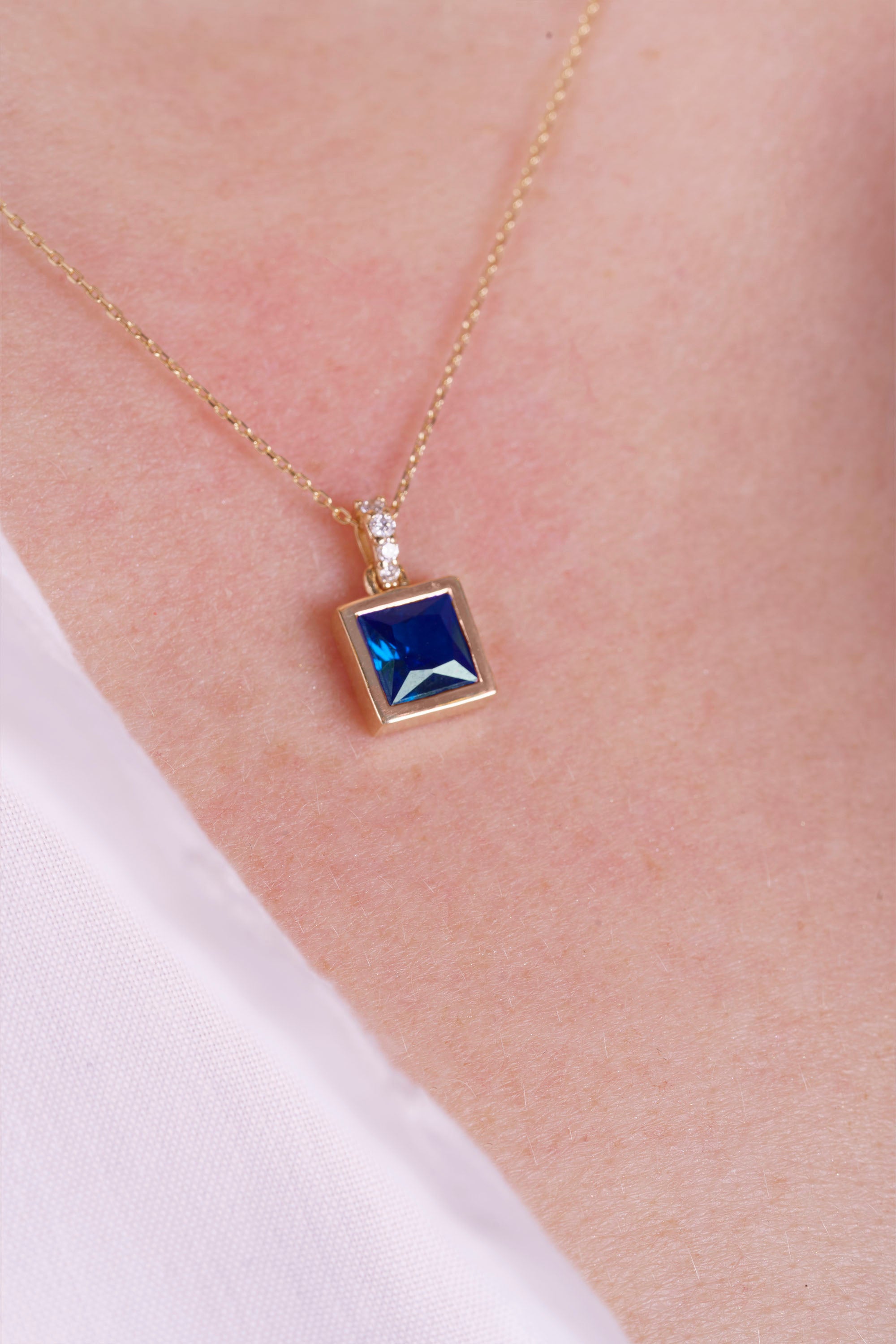 14K Gold Diamond Sapphire Necklace