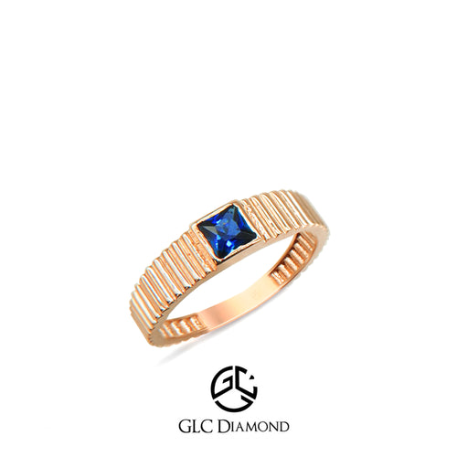 Elegant Gold Ring with Princess Cut Blue Sapphire