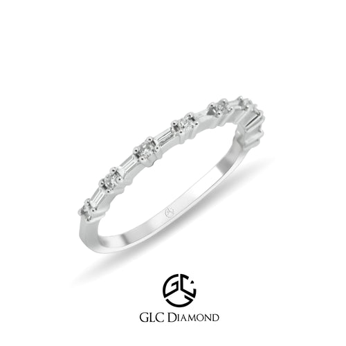 0,21 Ct. Baguette Cut Minimalist Band Ring