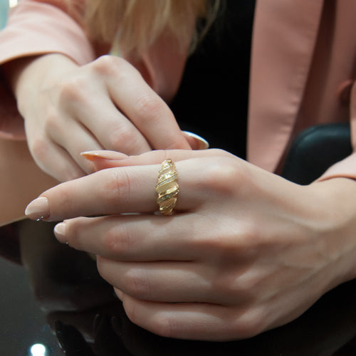 14K Gold Wavy Diamond Band Ring