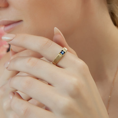 Elegant Gold Ring with Princess Cut Blue Sapphire