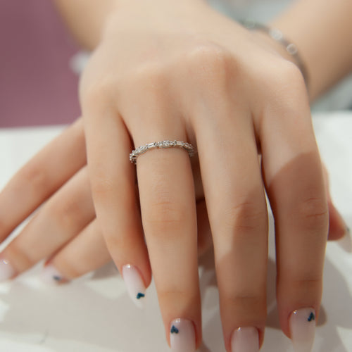 Pretty Baguette & Round Cut Wedding Ring Band