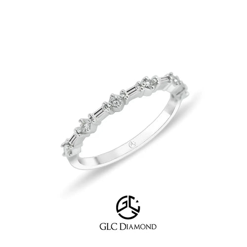 Baguette and Round Cut Diamond Design Ring