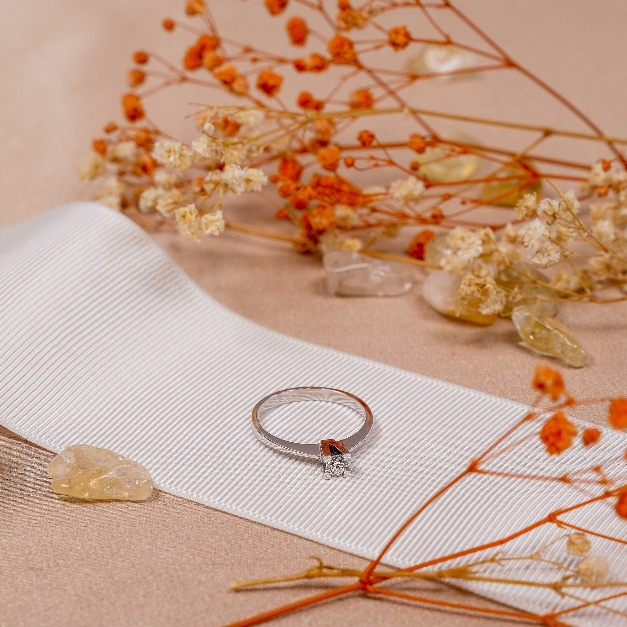 0,18 CT Dainty Solitaire Diamond Ring