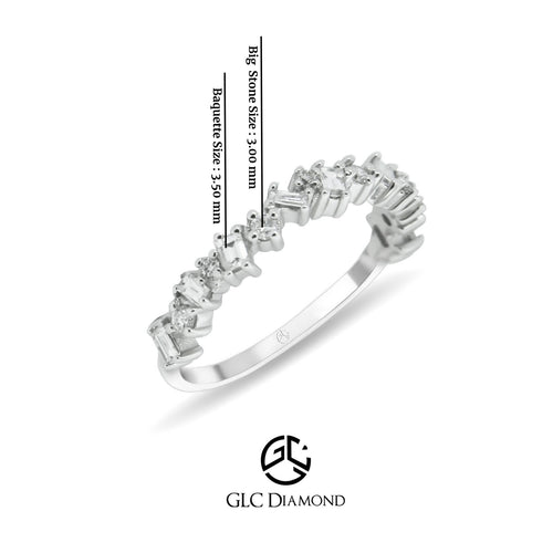 0,32 Carat Baguette and Round Cut Diamond Design Ring