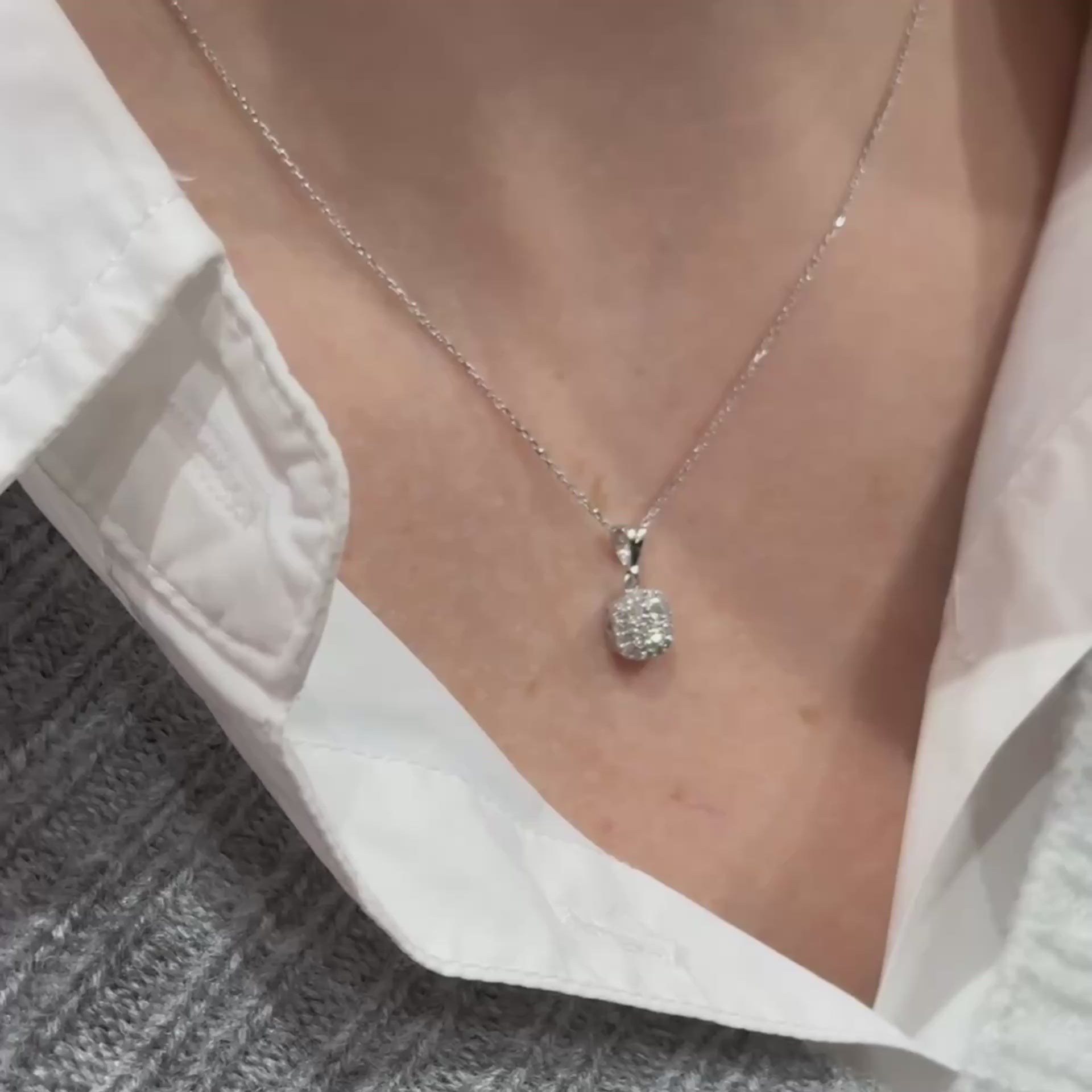 14K 0,22 Ct Round Cut Halo Cushion Shape Diamond Necklace Pendant